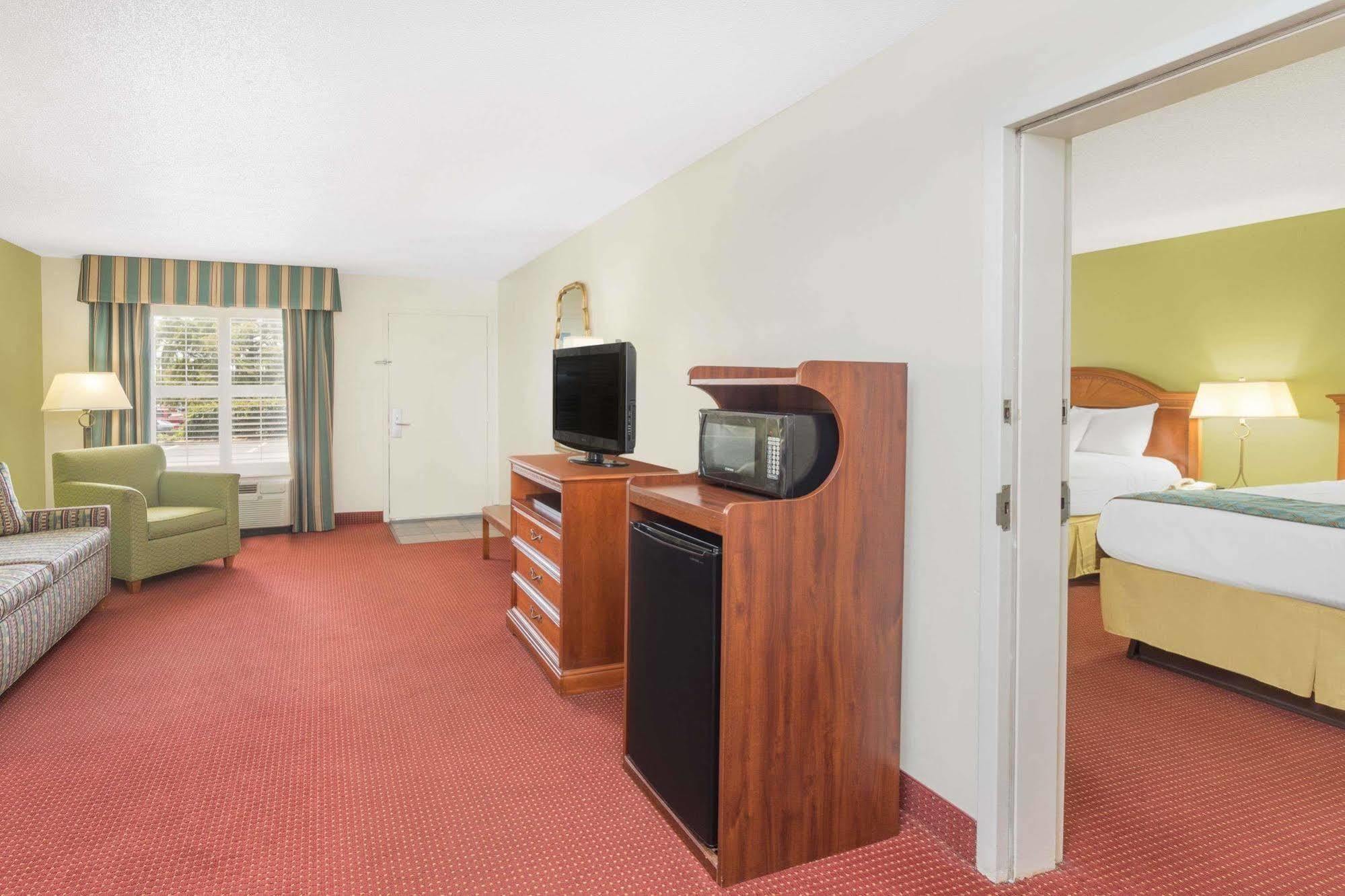 Baymont By Wyndham Orangeburg North Hotell Eksteriør bilde